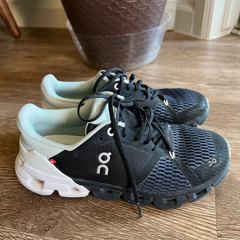 On Running Cloudflyer Shoe - Women's Size 6.5